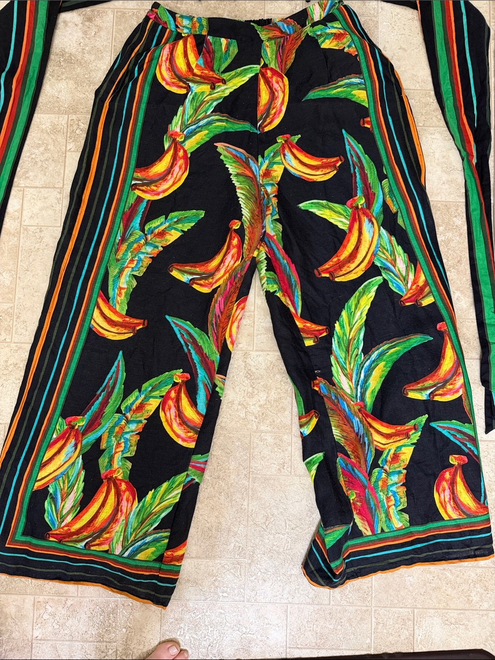 FARM Rio Black Wide Leg Pants & Halter Set with Multicolor Banana & Leaf Print - Picture 4 of 10